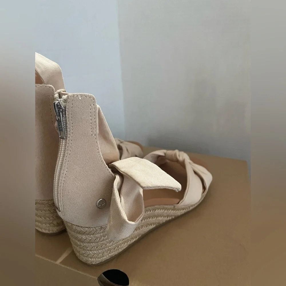 UGG Women's Yarrow Sandals size 9 Bnib - Picture 5 of 12